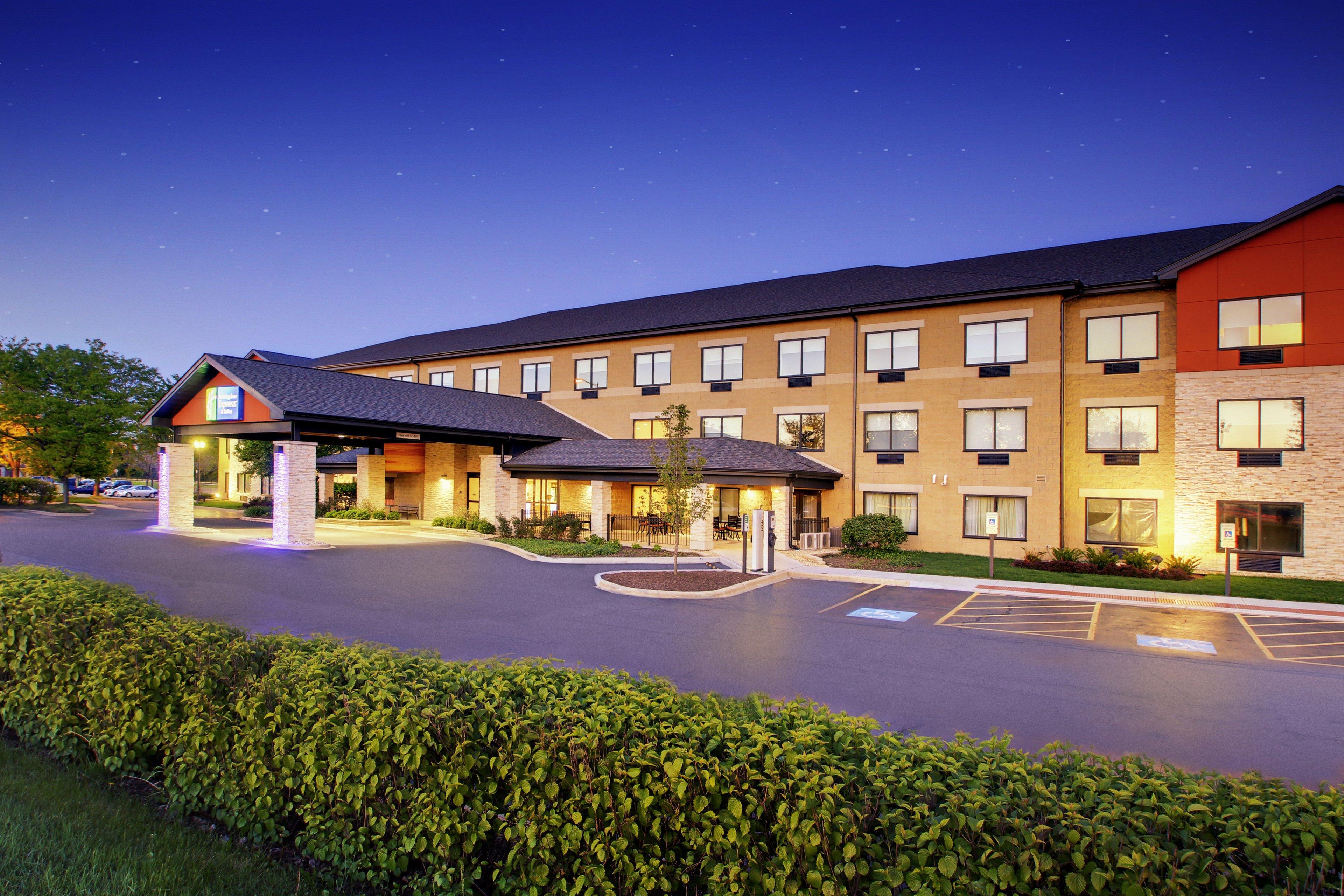 Holiday Inn Express & Suites Aurora - Naperville By Ihg Zewnętrze zdjęcie